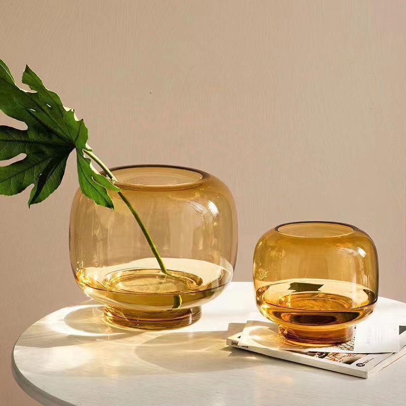 ठूलो पेटको साथ इन्स्टाग्राम-योग्य गोल फूलदान